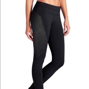 Athleta reflective sonar run tight